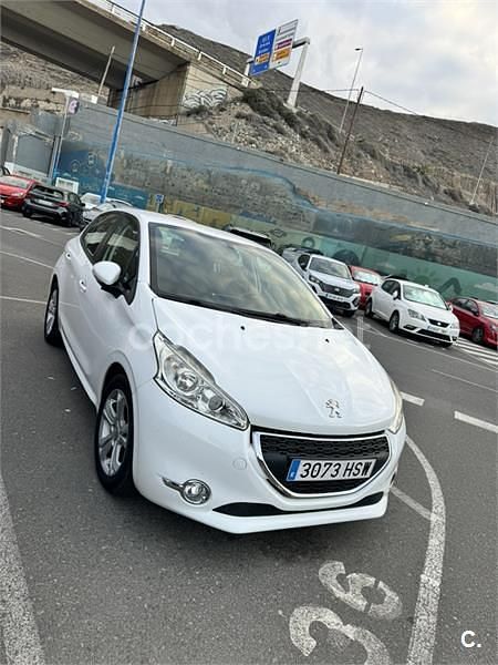 Usado Peugeot 208 Active 82 CV (60 kW) 2013 Blanco Utilitario