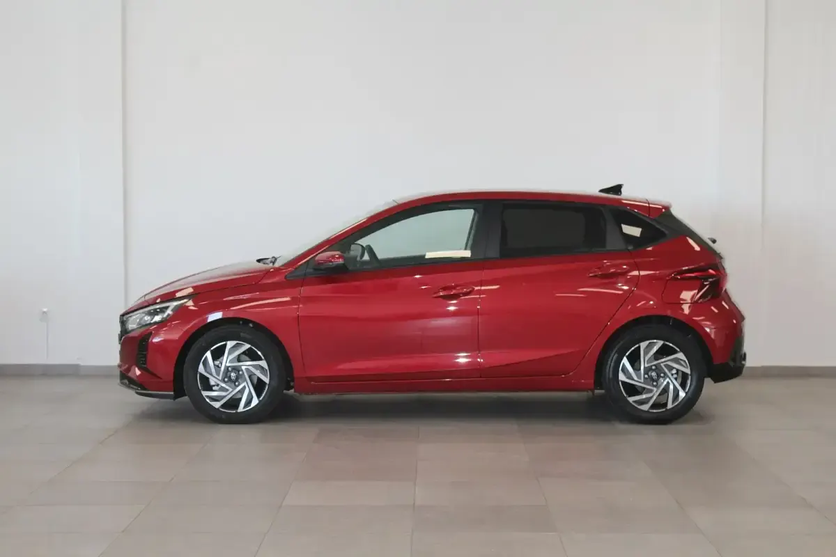 Usado Hyundai i20 101 CV (74 kW) 2024 Rojo Berlina