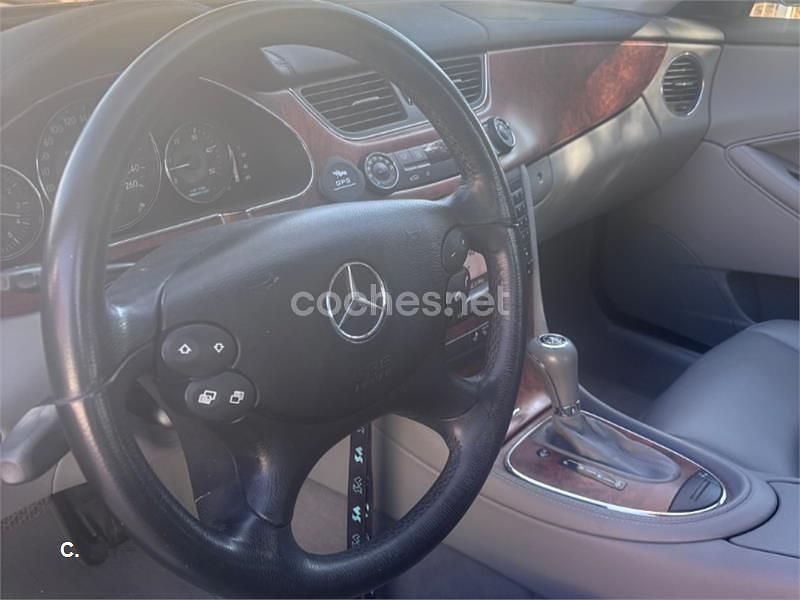 Usado Mercedes CLS320 224 CV (164 kW) 2006 Azul Berlina