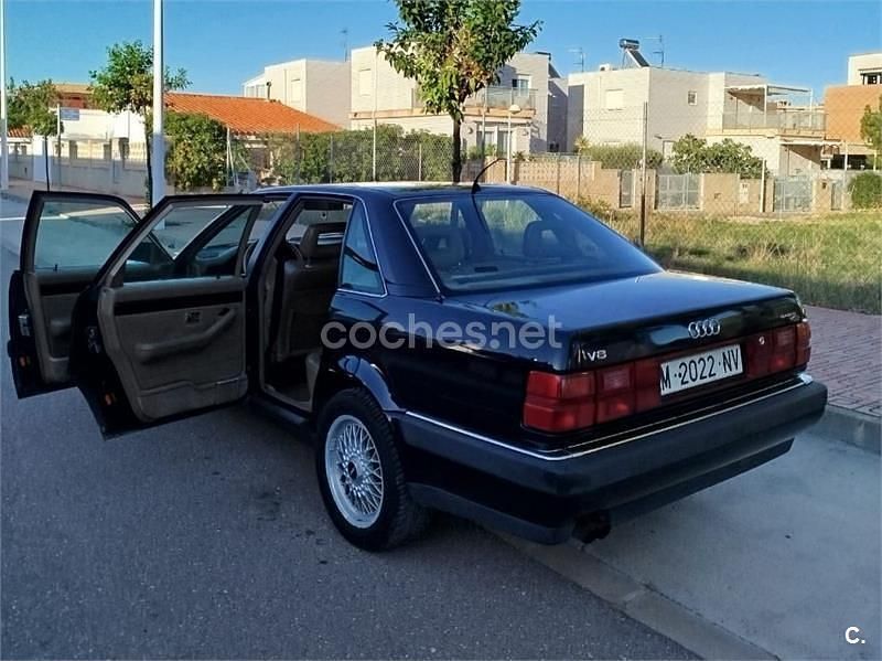 Usado Audi V8 250 CV (183 kW) 1992 Negro Berlina