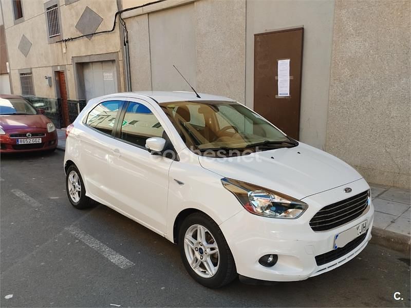 Usado Ford Ka Plus Ultimate 85 CV (62 kW) 2018 Blanco Utilitario