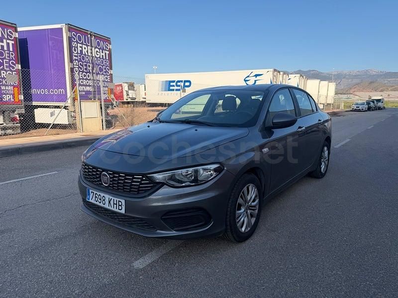 Usado Fiat Tipo Lounge 95 CV (69 kW) 2018 Gris / plata Berlina