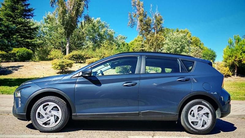 Plateado Usado 2023 Hyundai Bayon SUV | 13.700 € (Precio justo) - Imagen 1/4