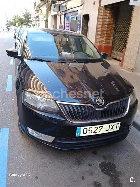 Usado Skoda Rapid Active 116 CV (85 kW) 2017 Negro Utilitario