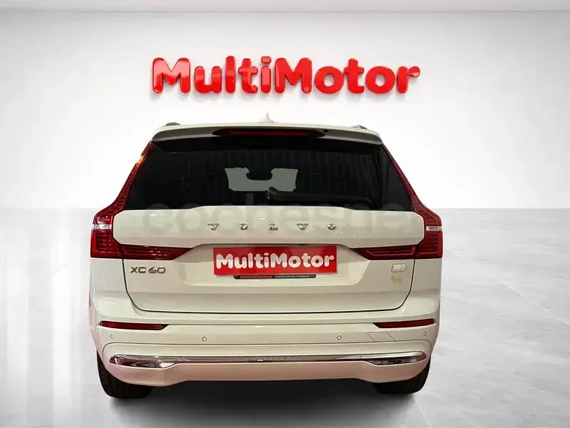 Usado Volvo XC60 Plus 350 CV (257 kW) 2022 Blanco SUV