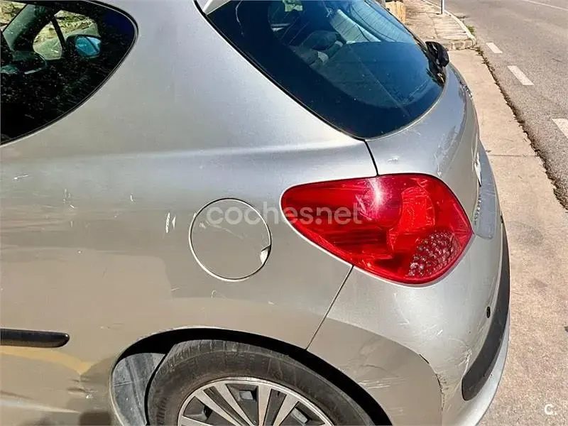 Usado Peugeot 207 75 CV (55 kW) 2008 Gris / plata Berlina