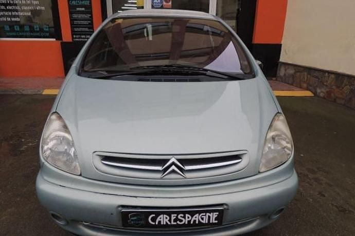 Usado Citroën Xsara Picasso Exclusive 90 CV (66 kW) 2002 Gris / plata Monovolumen