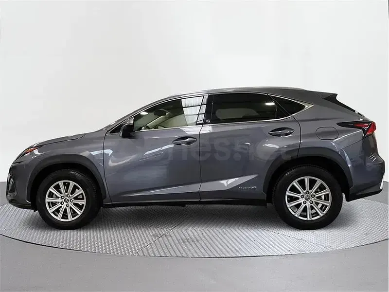 Usado Lexus NX300h Business Edition 197 CV (144 kW) 2017 Gris / plata SUV
