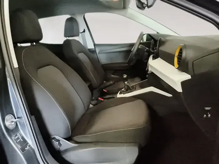 Usado Seat Arona Style 115 CV (84 kW) 2025 Gris SUV