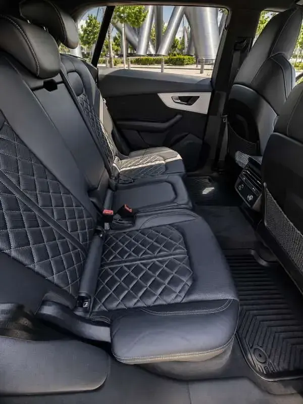 Usado Audi Q8 S-line plus 286 CV (210 kW) 2022 Gris SUV