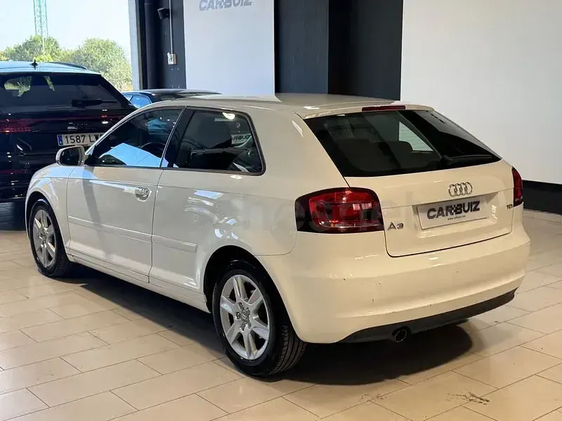 Usado Audi A3 Attraction 105 CV (77 kW) 2011 Blanco Utilitario