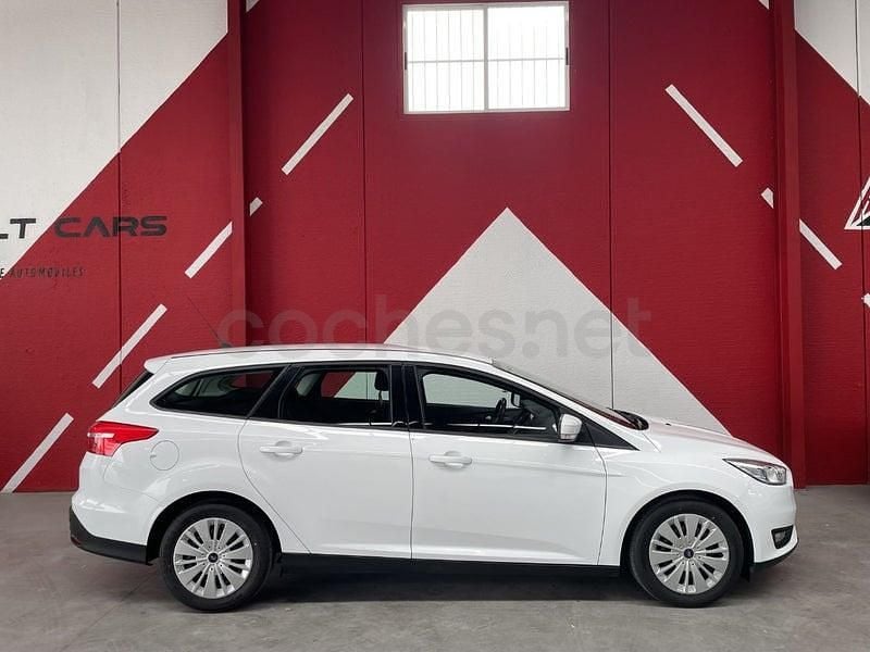 Usado Ford Focus Trend 95 CV (69 kW) 2017 Blanco Familiar