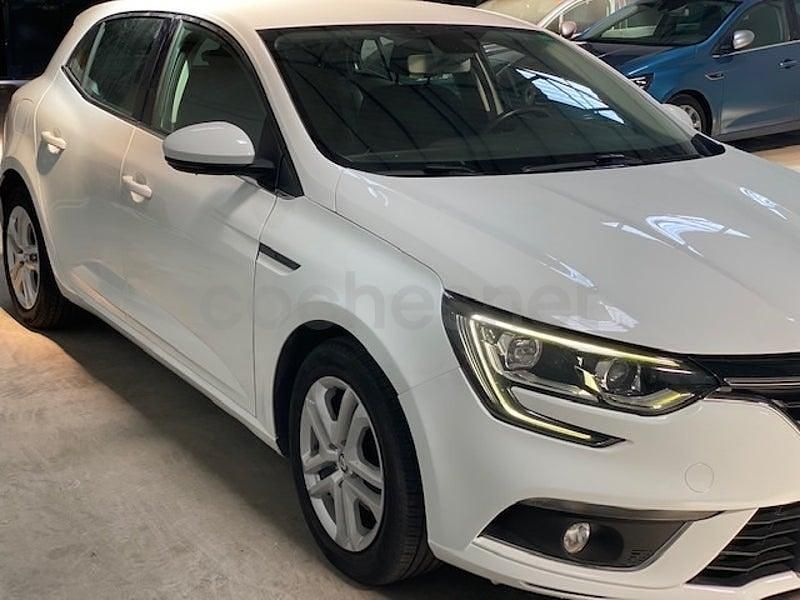 Usado Renault Mégane IV Business 95 CV (69 kW) 2019 Blanco Berlina