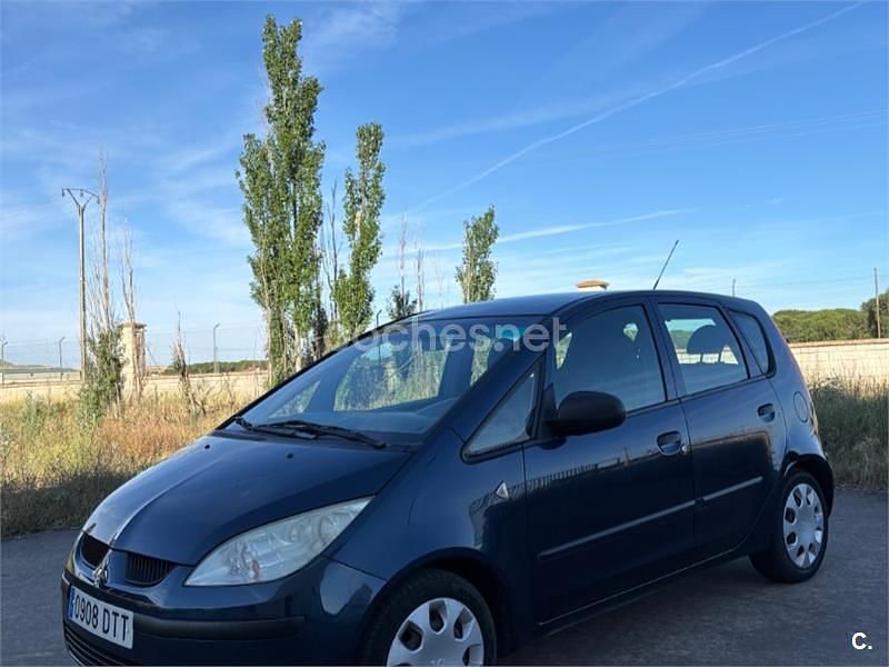 Usado Mitsubishi Colt Invite 75 CV (55 kW) 2005 Azul Monovolumen