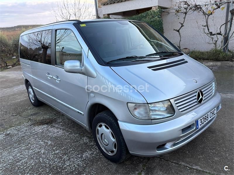 Usado Mercedes V220 122 CV (89 kW) 2003 Gris / plata Monovolumen