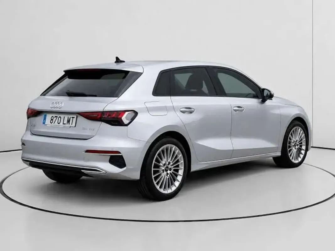 Käytetty Audi A3 Advanced Plus 116 HP (85 kW) 2021 Harmaa Sedan
