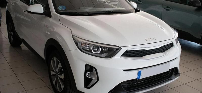 Blanco Usado 2024 Kia Stonic SUV | 17.770 € (Precio justo) - Imagen 1/4