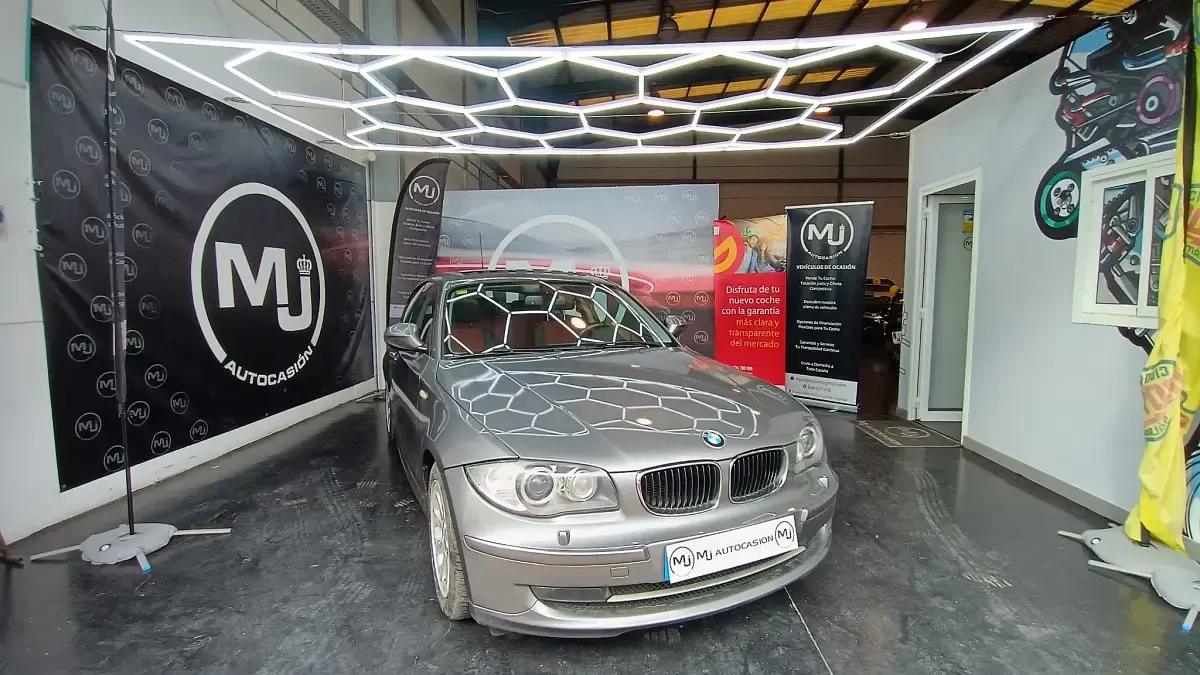 Usado BMW 120 177 CV (130 kW) 2011 Gris / plata Utilitario
