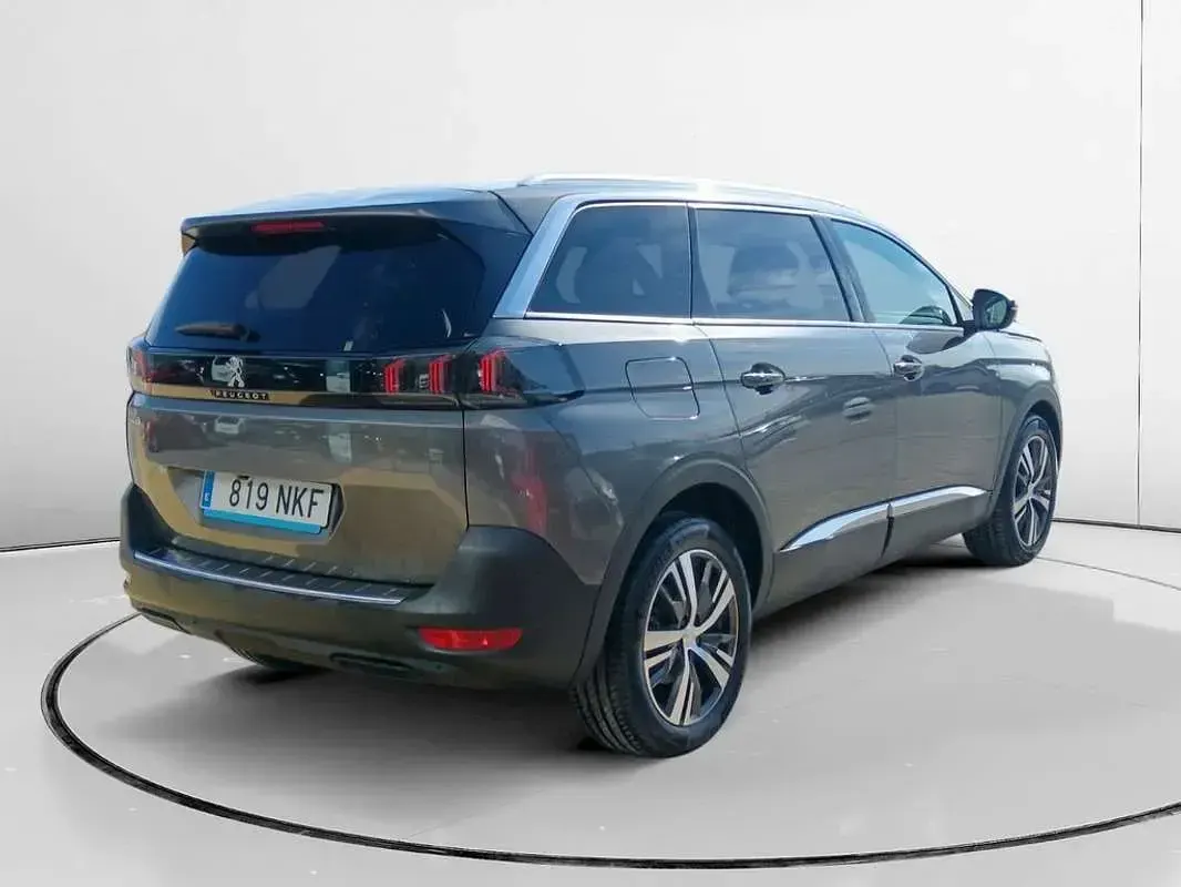 Usado Peugeot 5008 Allure 131 CV (96 kW) 2024 Gris SUV