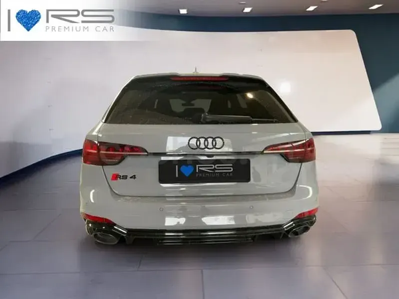 Usado Audi RS4 Sport 450 CV (330 kW) 2020 Gris / plata Familiar