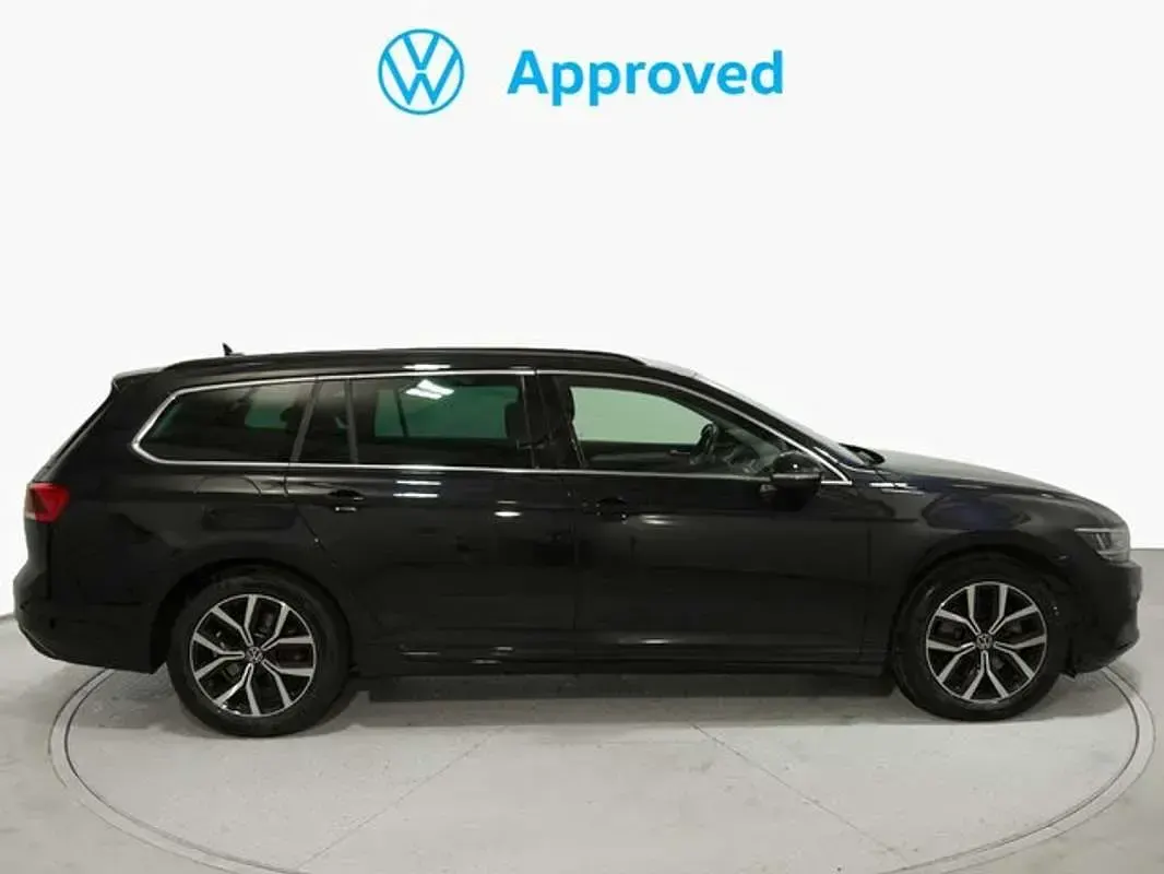 Usado VW Passat Executive 122 CV (89 kW) 2023 Negro Familiar