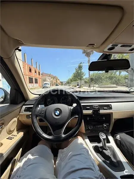 Usado BMW 320 177 CV (130 kW) 2011 Negro Familiar