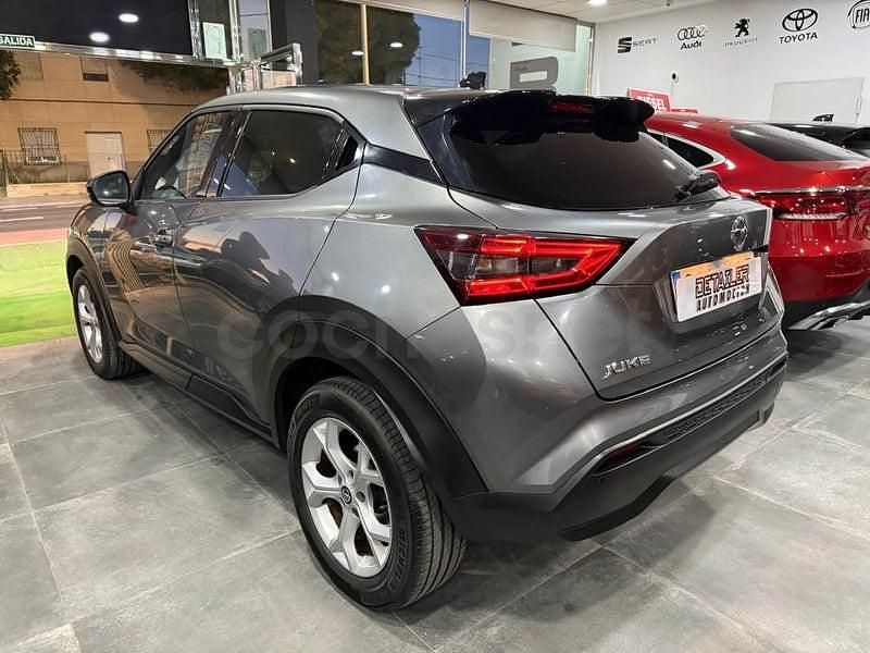 Usado Nissan Juke Acenta 114 CV (83 kW) 2020 Gris / plata SUV