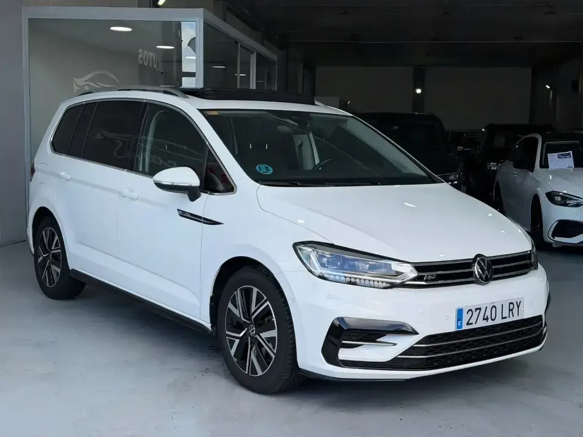 Usado VW Touran Sportline 150 CV (110 kW) 2021 Blanco Monovolumen