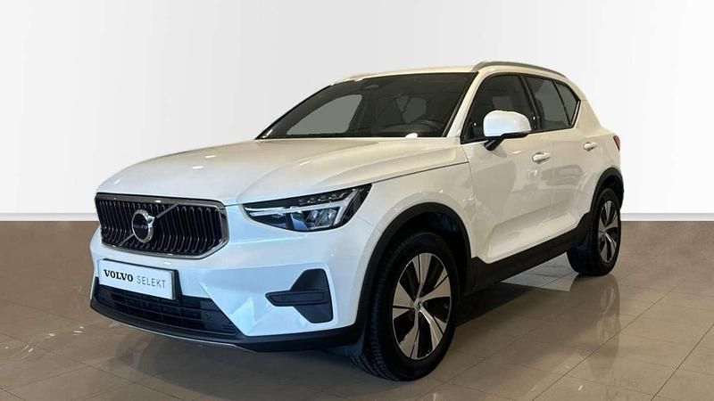 Blanco Usado 2025 Volvo XC40 Core SUV | 34.500 € - Imagen 1/3