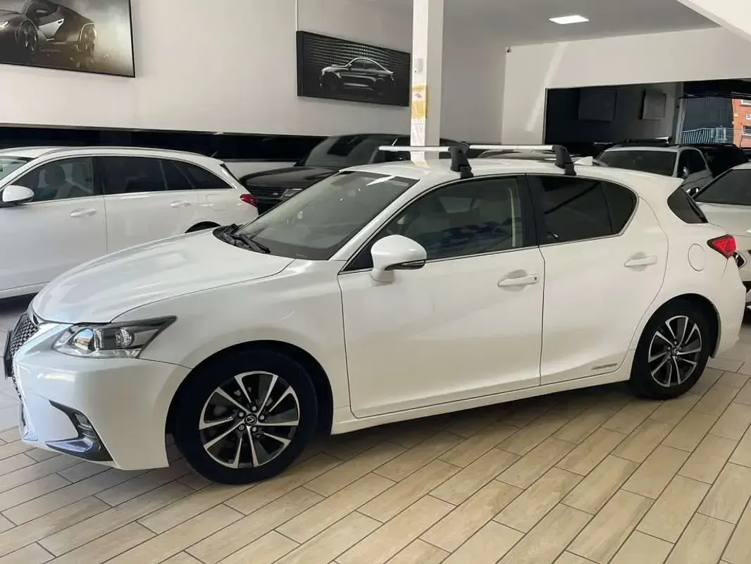 Usado Lexus CT200h Business Edition 136 CV (100 kW) 2020 Blanco Utilitario