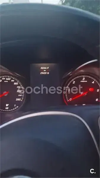 Usado Mercedes C220 170 CV (125 kW) 2014 Blanco Berlina
