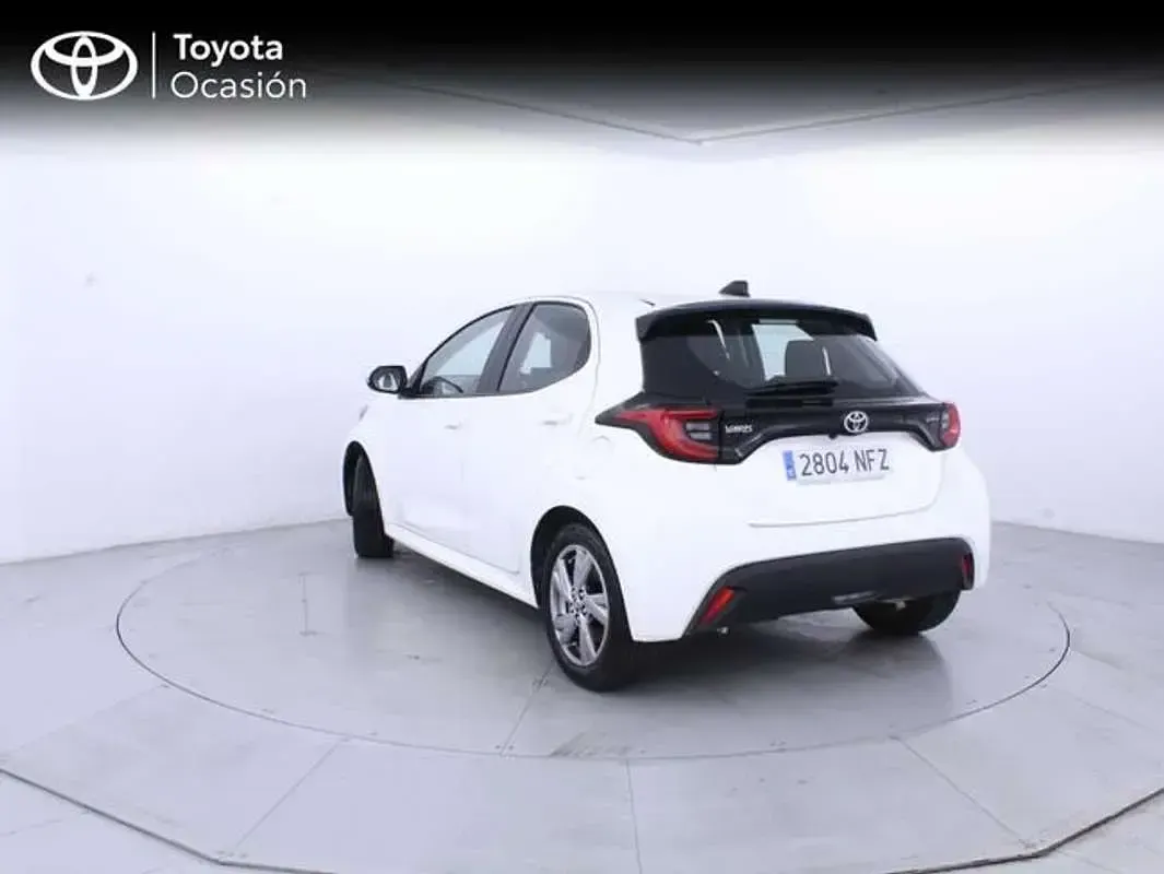 Usado Toyota Yaris Active 116 CV (85 kW) 2025 Blanco Utilitario