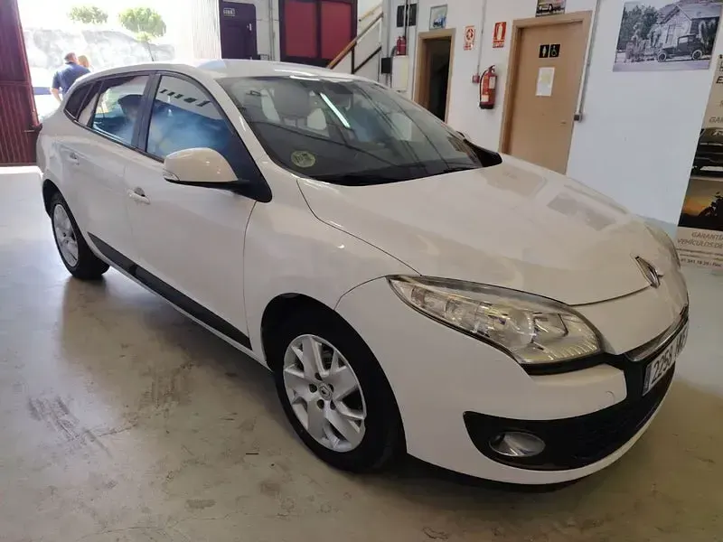 Usado Renault Mégane GrandTour Business 110 CV (80 kW) 2012 Blanco Familiar