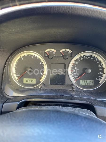 Usado VW Golf IV 110 CV (80 kW) 2002 Negro Berlina