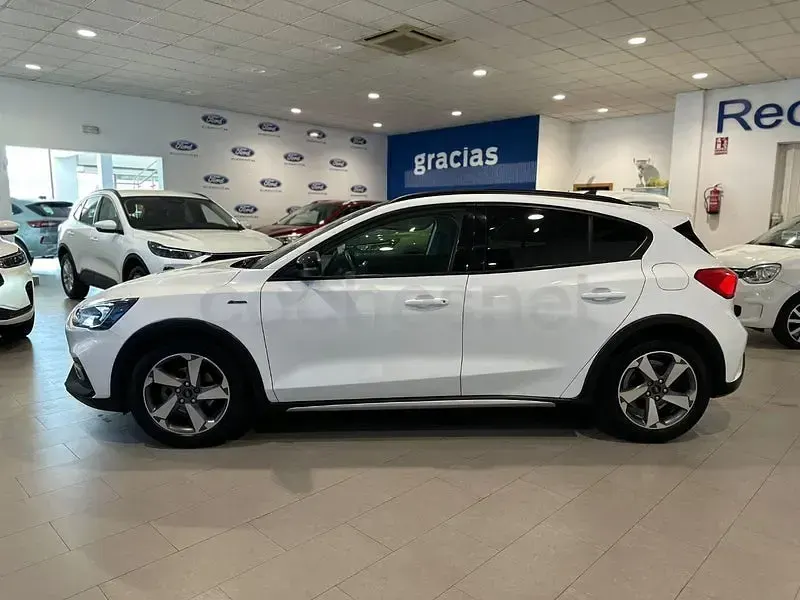 Usado Ford Focus Active 120 CV (88 kW) 2021 Blanco Berlina