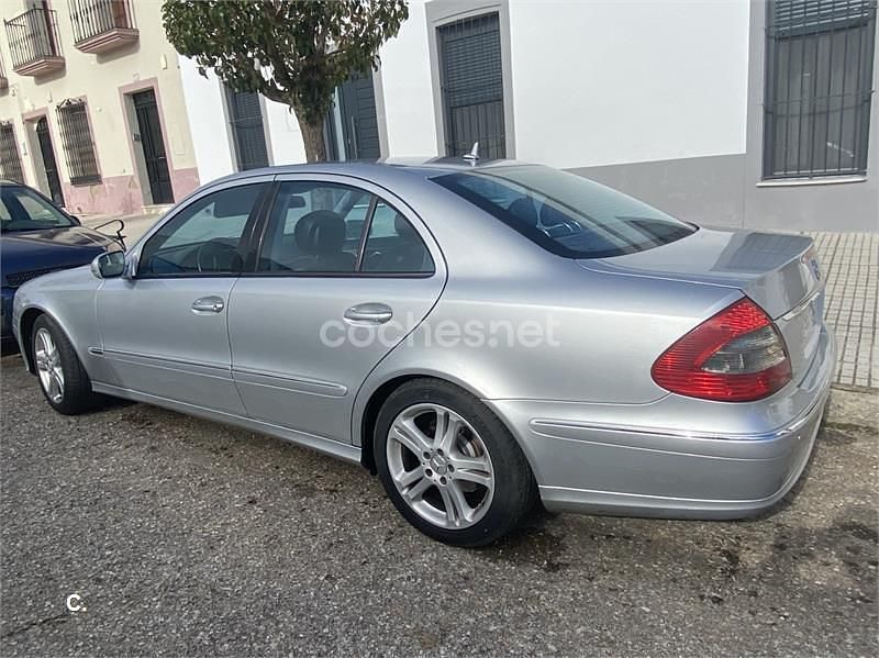 Usado Mercedes E280 Classic 190 CV (139 kW) 2008 Gris / plata Berlina