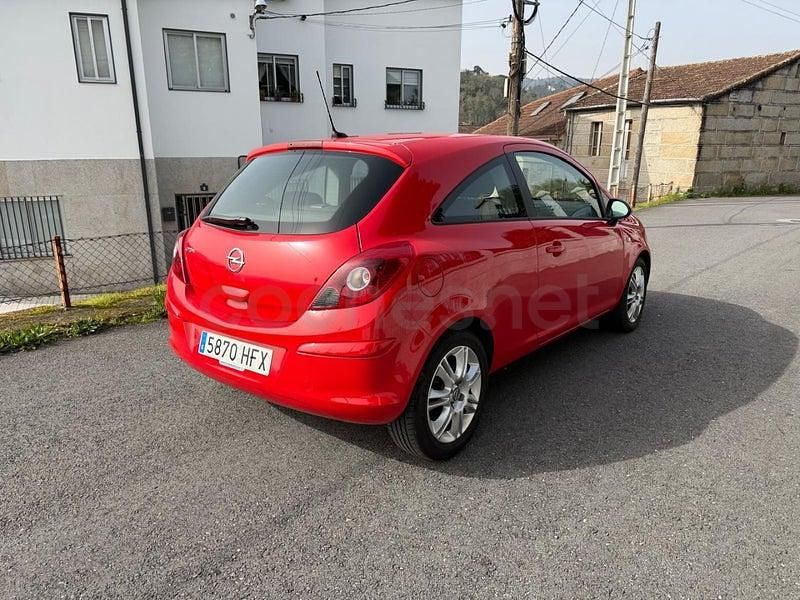 Usado Opel Corsa Selective 85 CV (62 kW) 2013 Rojo Utilitario