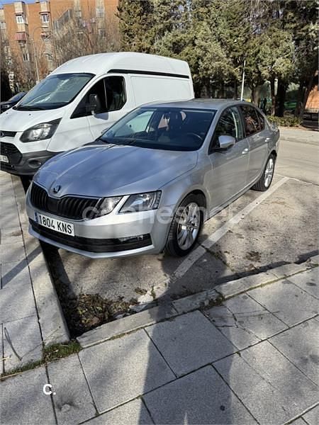 Usado Skoda Octavia 110 CV (80 kW) 2018 Gris / plata Berlina