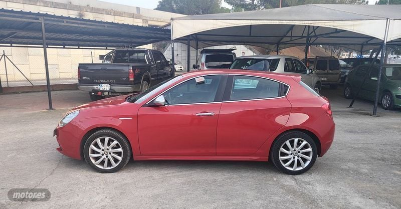 Usado Alfa Romeo Giulietta 140 CV (102 kW) 2012 Rojo Utilitario