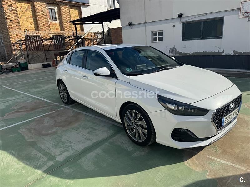 Blanco Usado 2019 Hyundai i30 Berlina | 20.000 € (Un poco caro) - Imagen 1/4