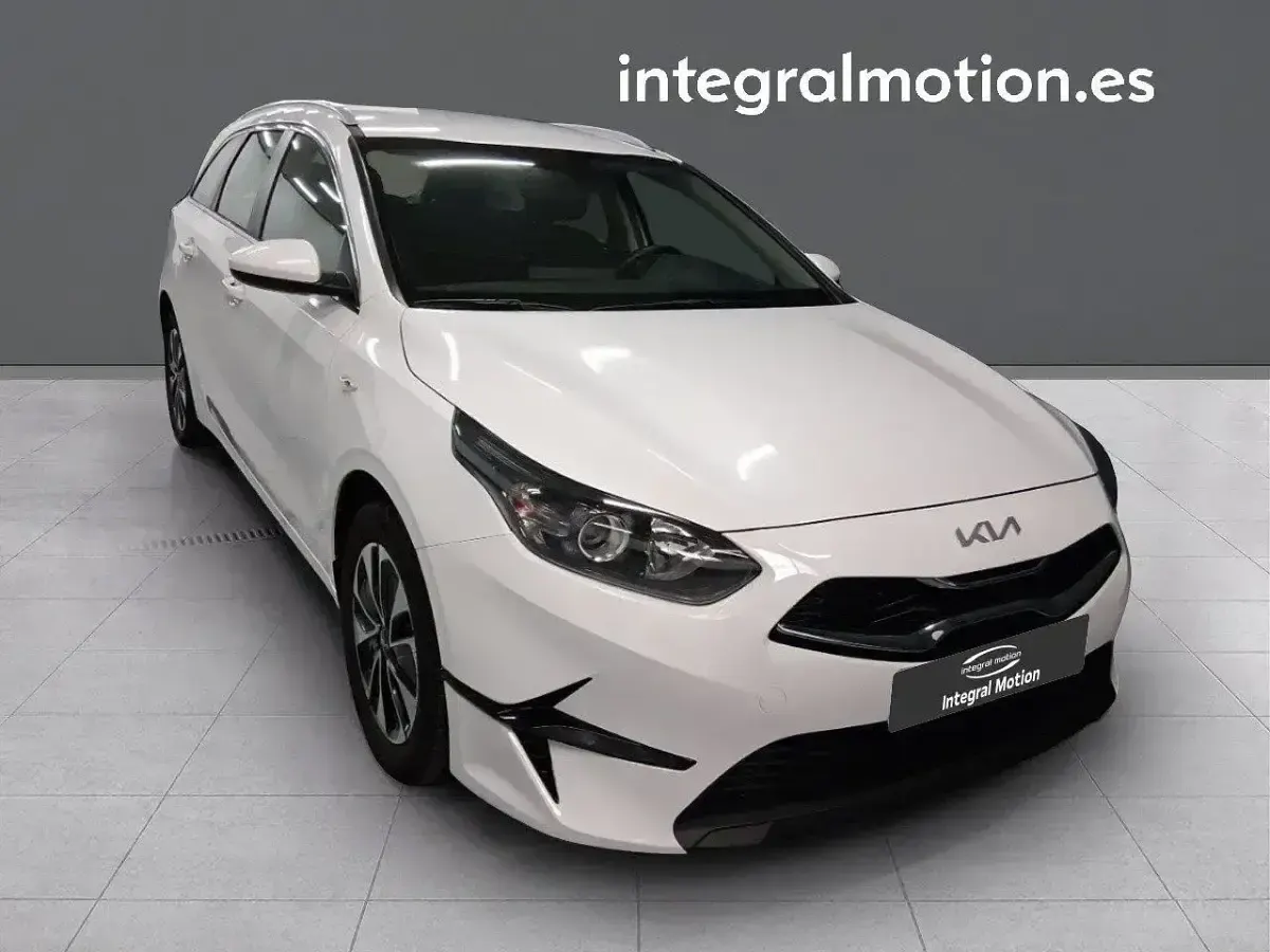 Usado Kia Ceed 100 CV (73 kW) 2025 Blanco Utilitario