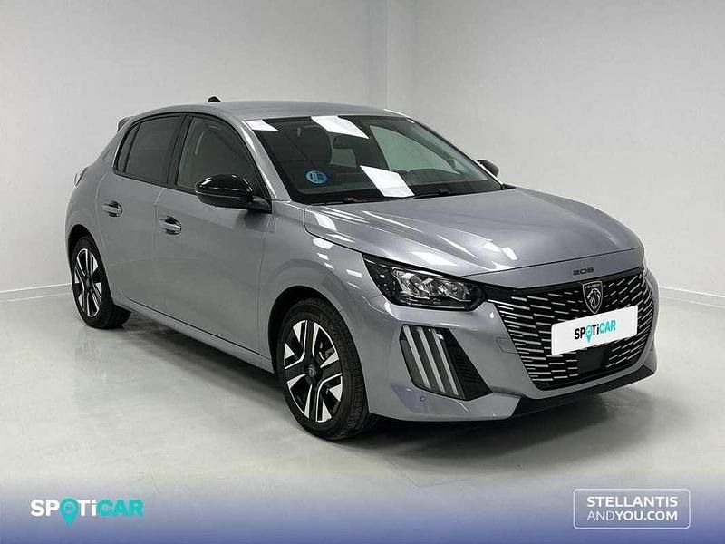 Usado Peugeot 208 Allure 110 CV (80 kW) 2025 Gris Utilitario