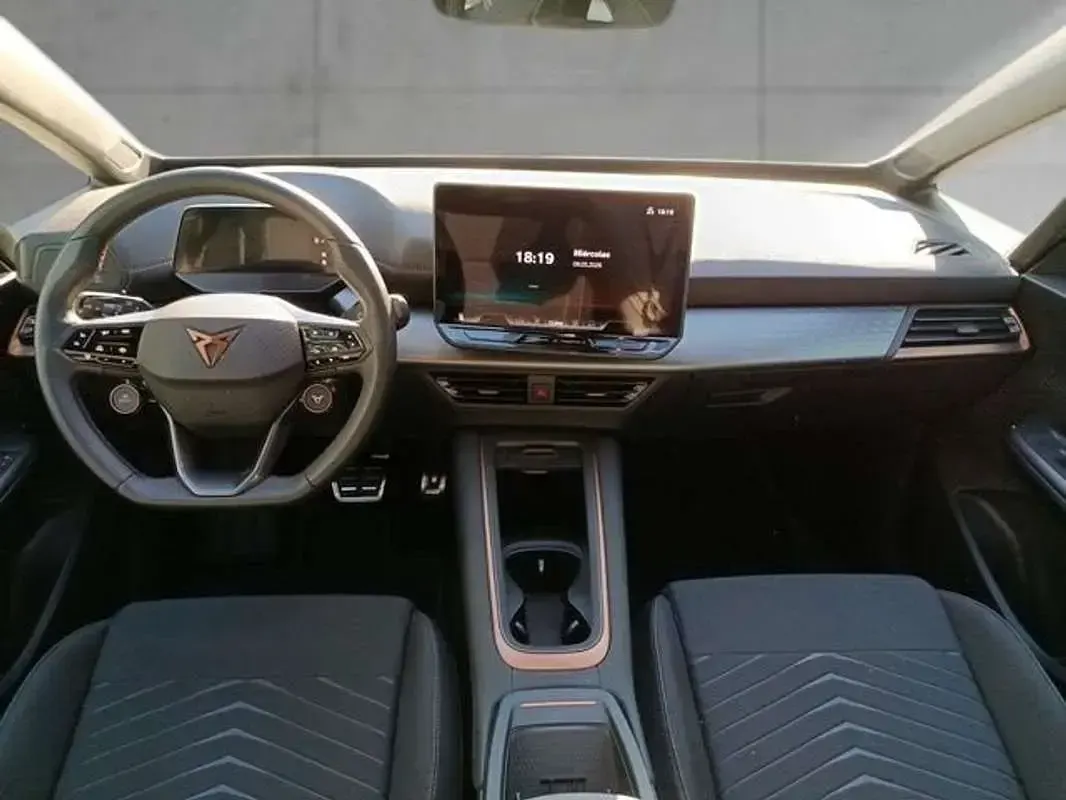 Usado Cupra Born e-Boost 169 kW (231 CV) 2025 Azul Utilitario