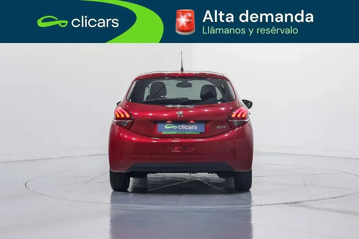 Usado Peugeot 208 Signature Sky 83 CV (61 kW) 2019 Rojo Utilitario