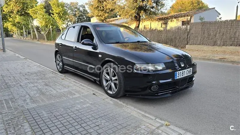 Usado Seat Leon 150 CV (110 kW) 2003 Negro Utilitario