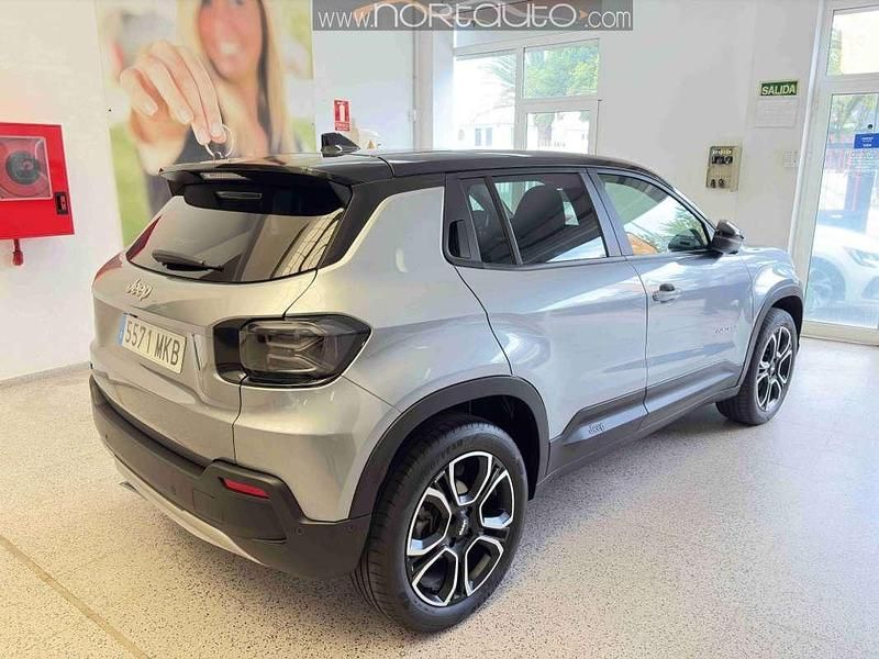 Usado Jeep Avenger EV 114 kW (156 CV) 2023 Gris SUV