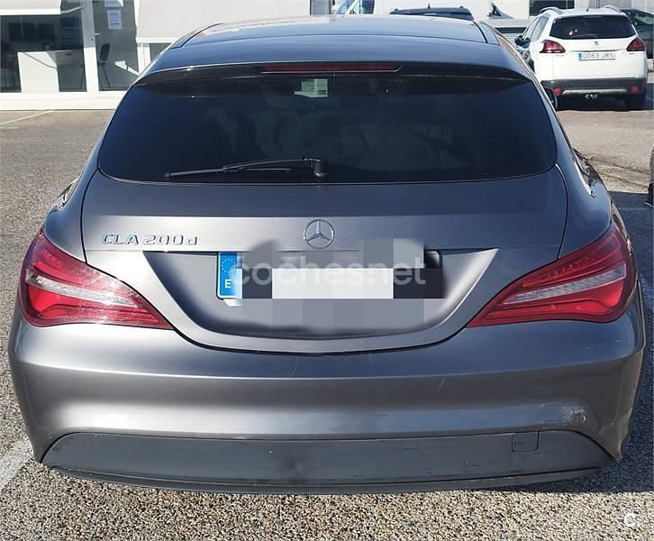 Usado Mercedes CLA200 Shooting Brake 136 CV (100 kW) 2019 Gris / plata Familiar