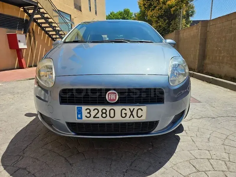 Usado Fiat Punto Active 65 CV (47 kW) 2010 Azul Utilitario