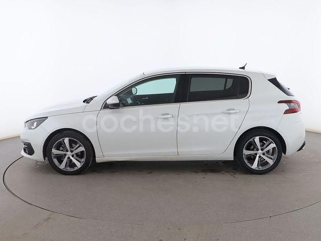Usado Peugeot 308 Allure 130 CV (95 kW) 2018 Blanco Berlina