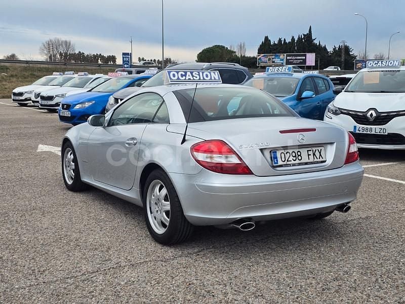 Usado Mercedes SLK200 163 CV (119 kW) 2007 Gris / plata Descapotable